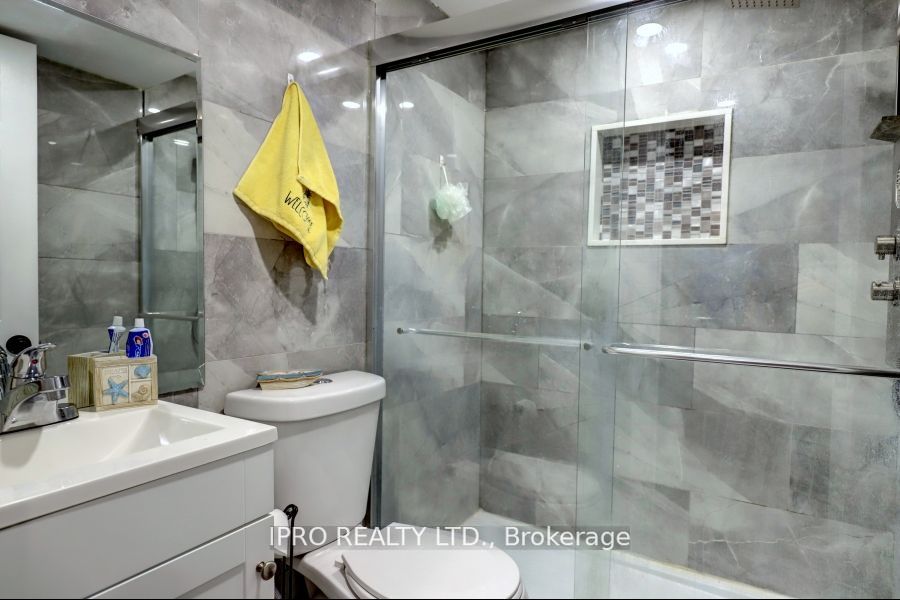 738 Briar Cres