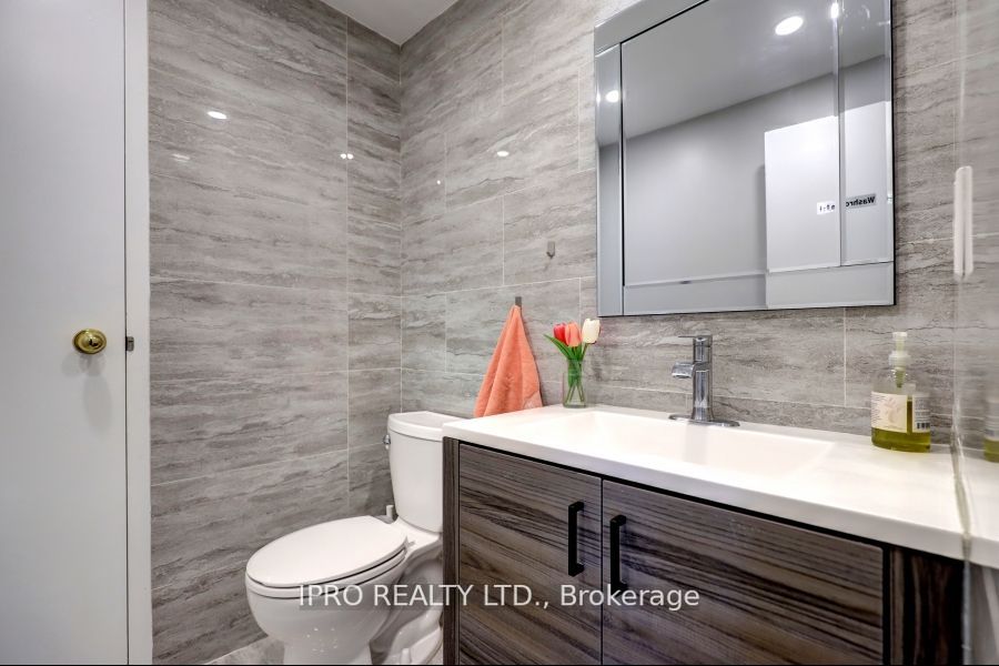 738 Briar Cres
