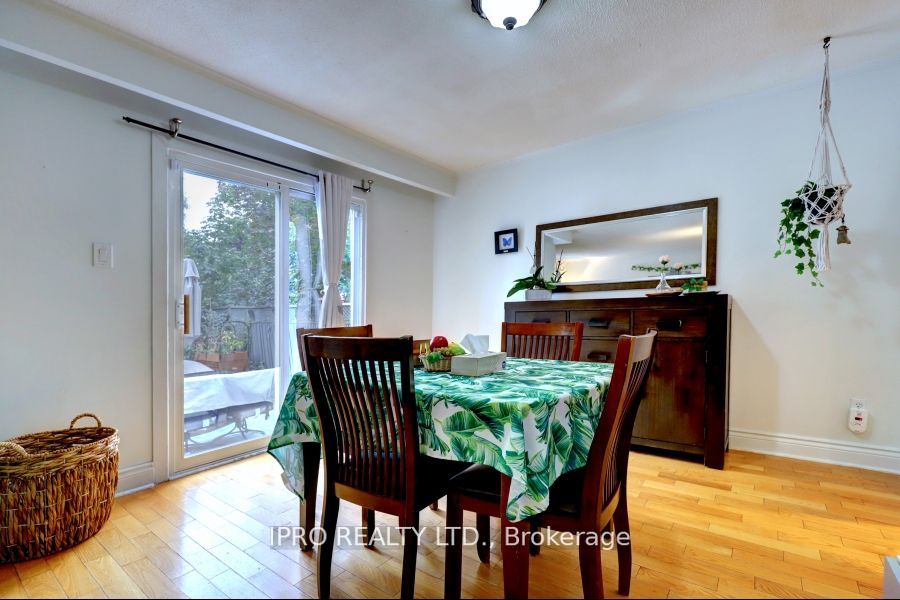 738 Briar Cres