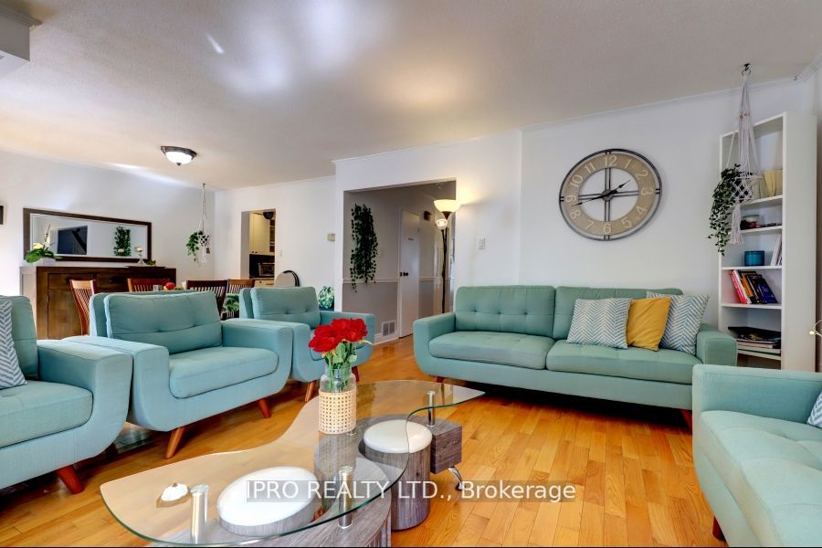 738 Briar Cres