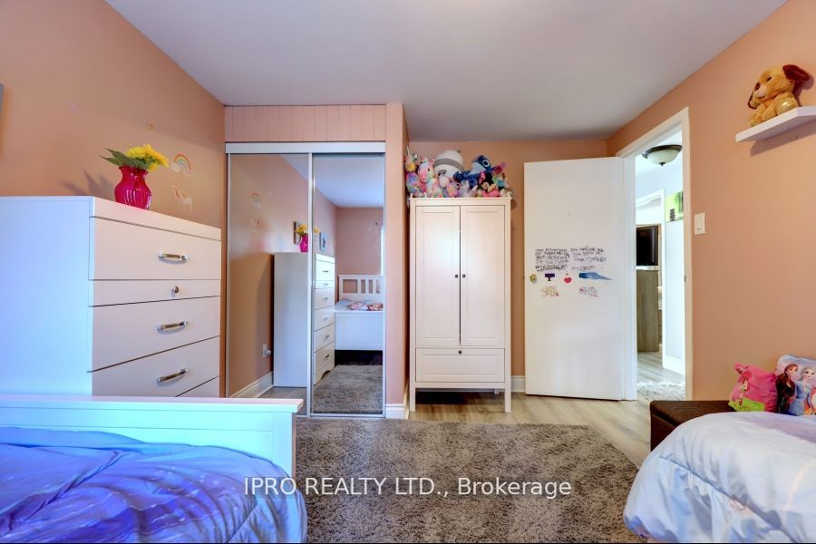 738 Briar Cres