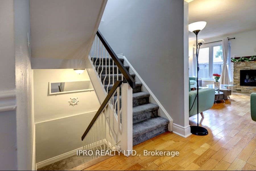 738 Briar Cres