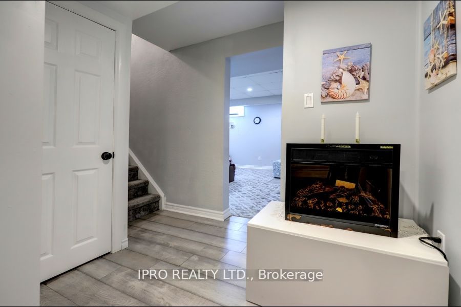 738 Briar Cres