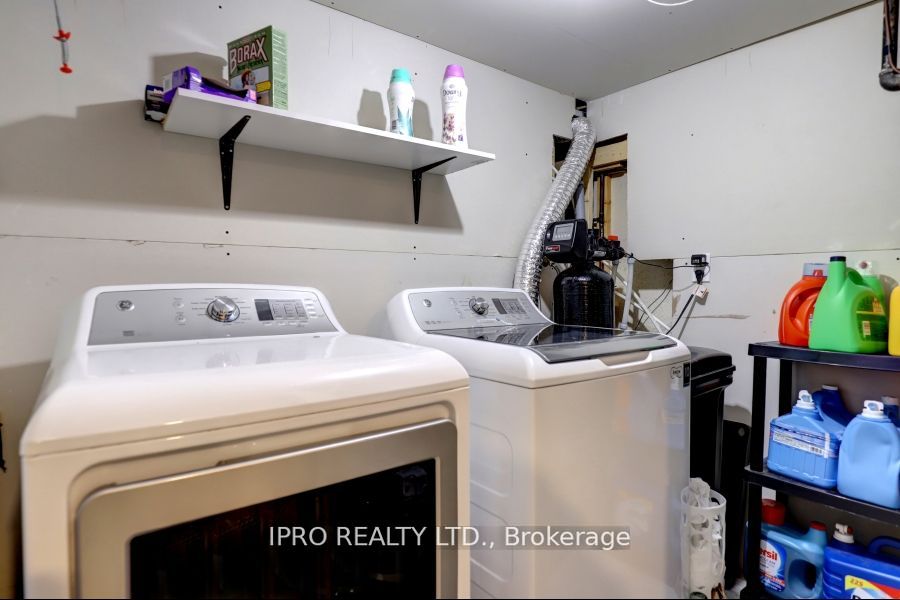 738 Briar Cres