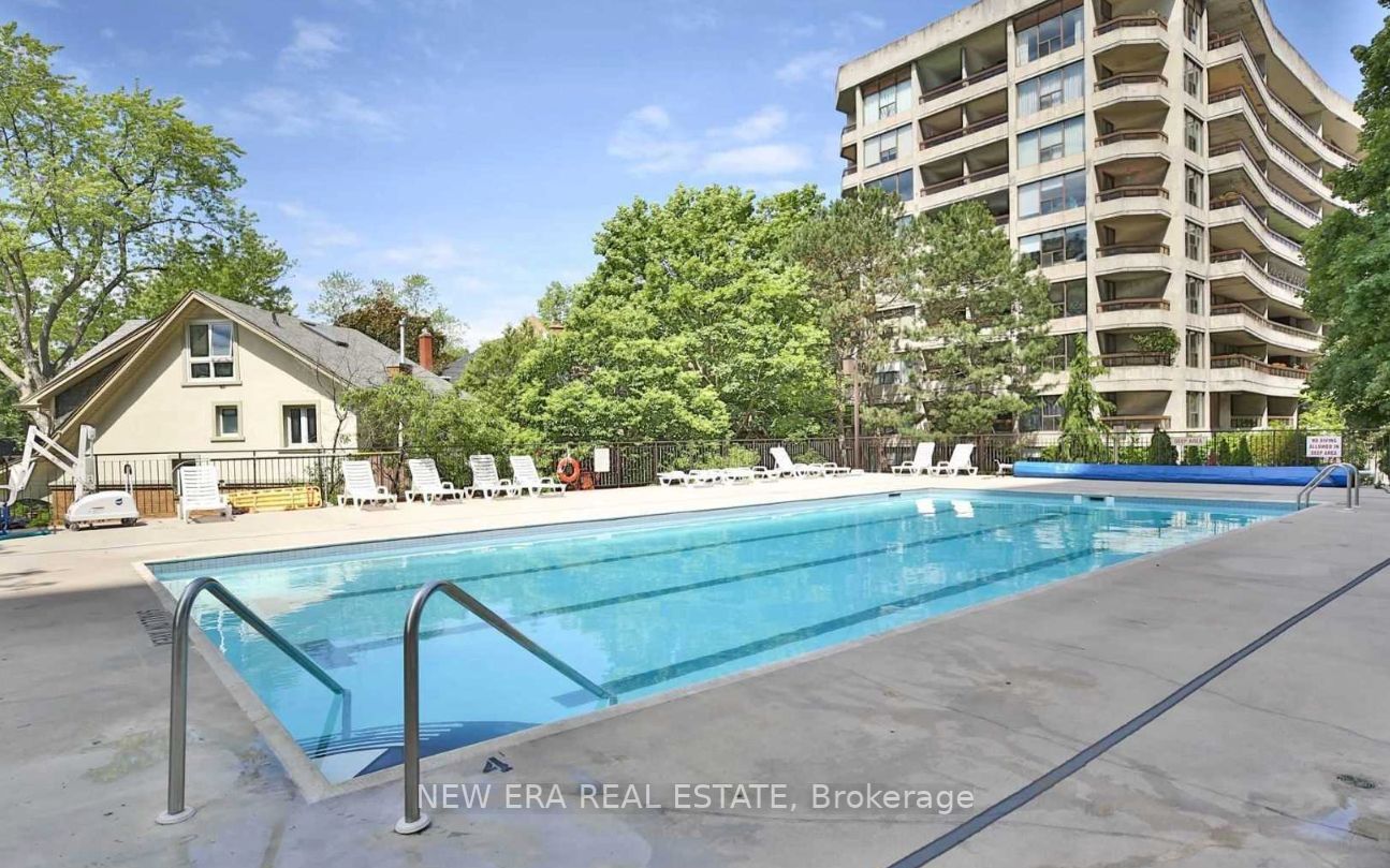 50 Quebec Ave, #204
