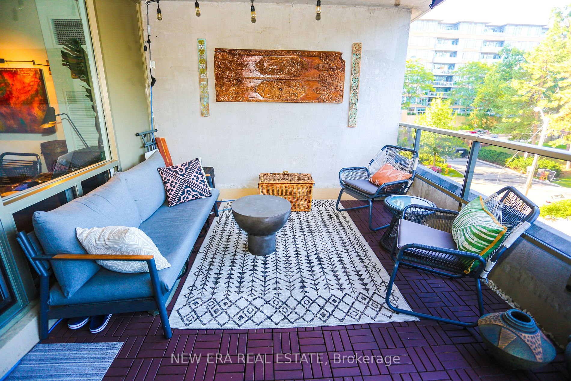 50 Quebec Ave, #204