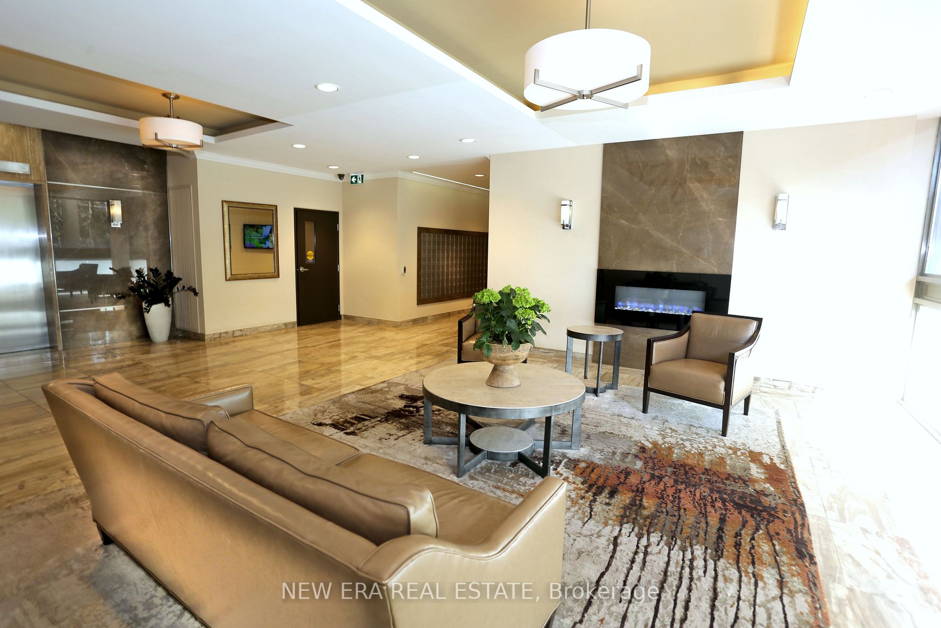 50 Quebec Ave, #204