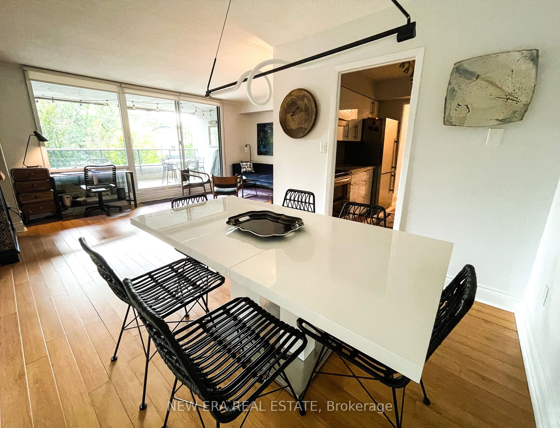 50 Quebec Ave, #204