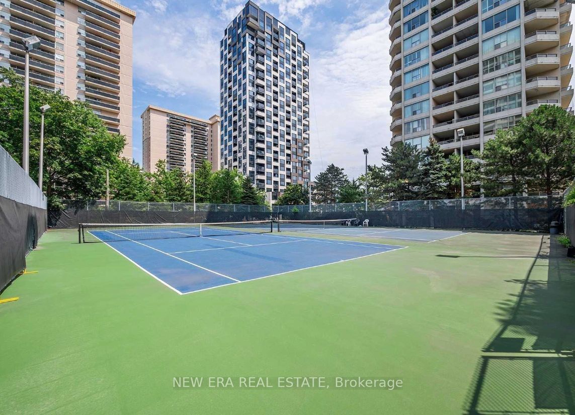 50 Quebec Ave, #204