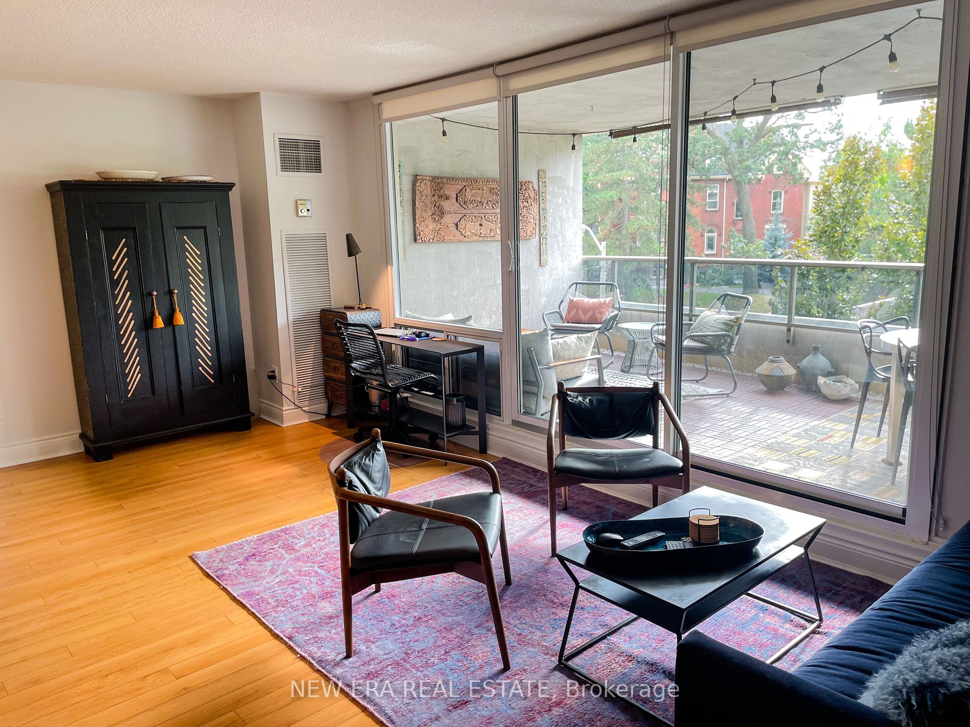50 Quebec Ave, #204