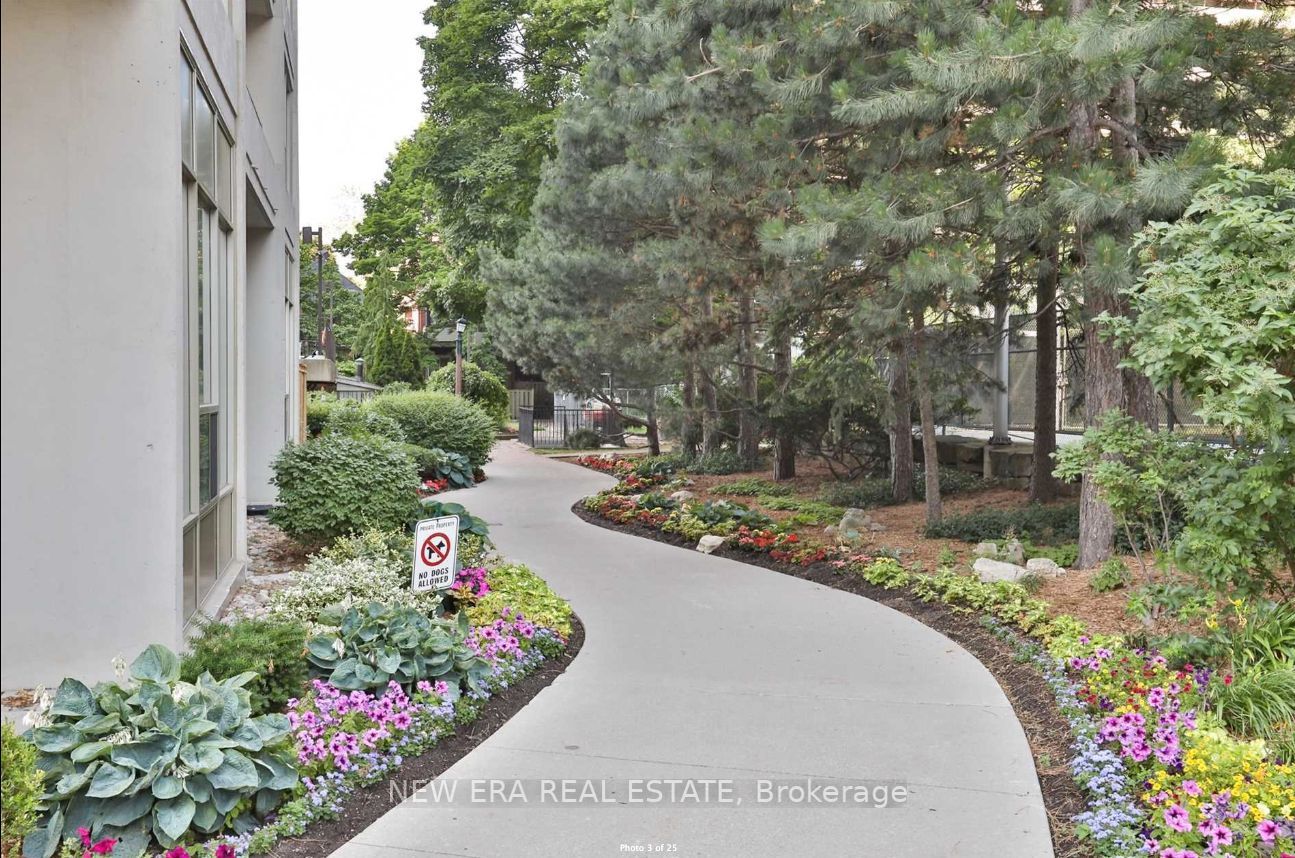 50 Quebec Ave, #204