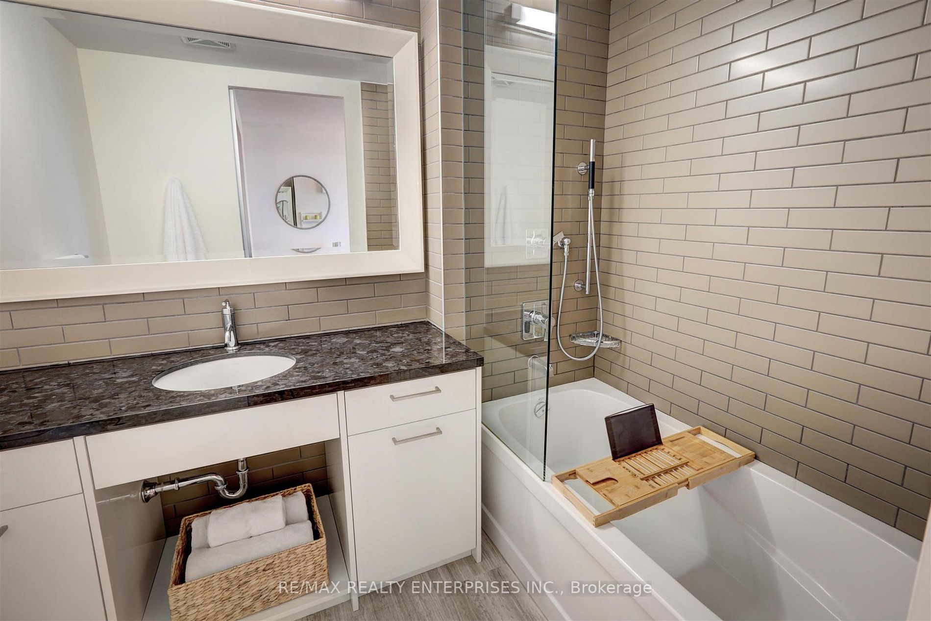 90 Park Lawn Rd, #2203