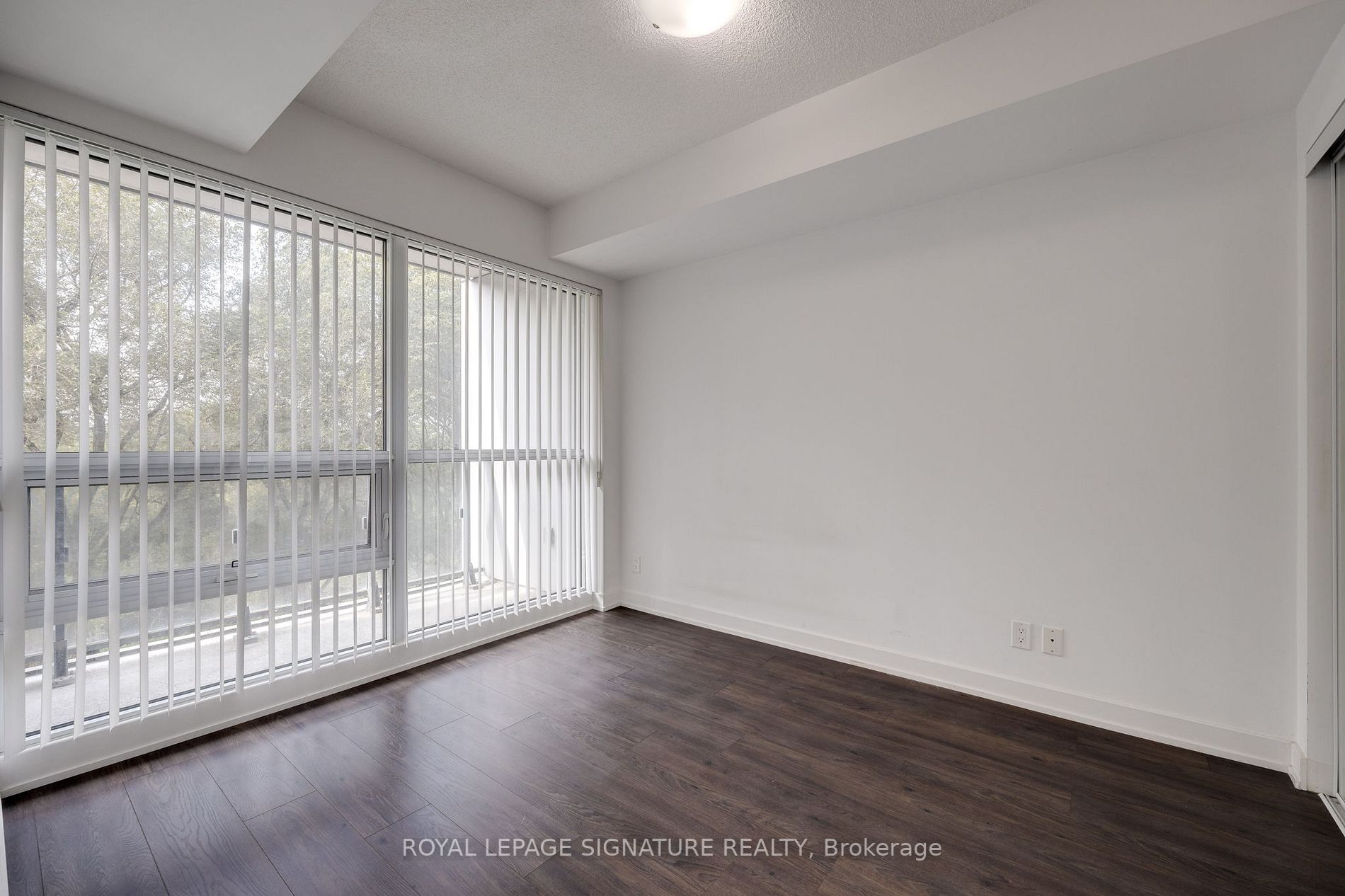 2220 Lake Shore Blvd W, #401