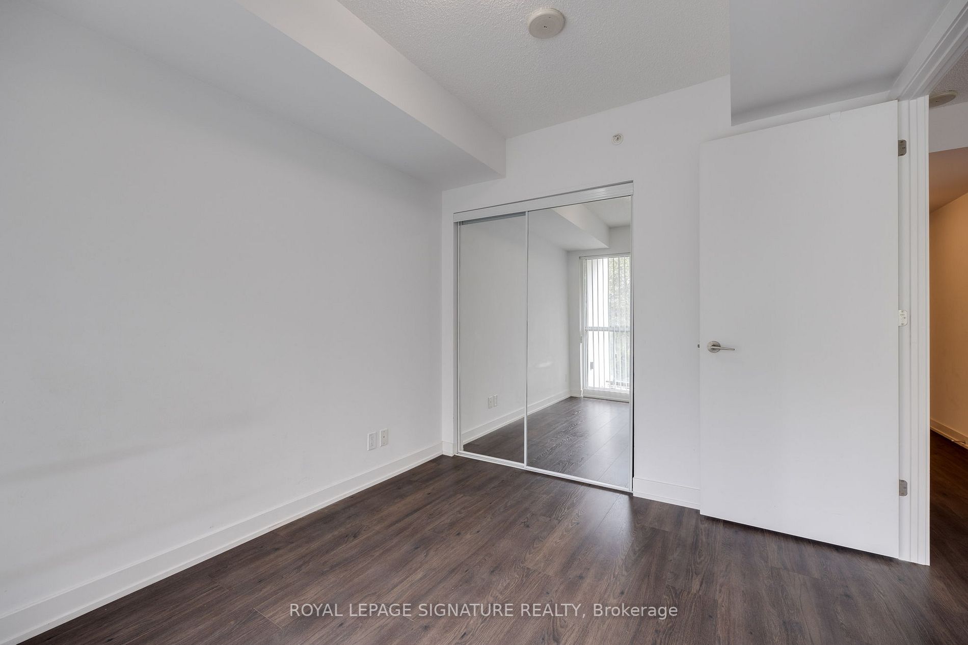2220 Lake Shore Blvd W, #401