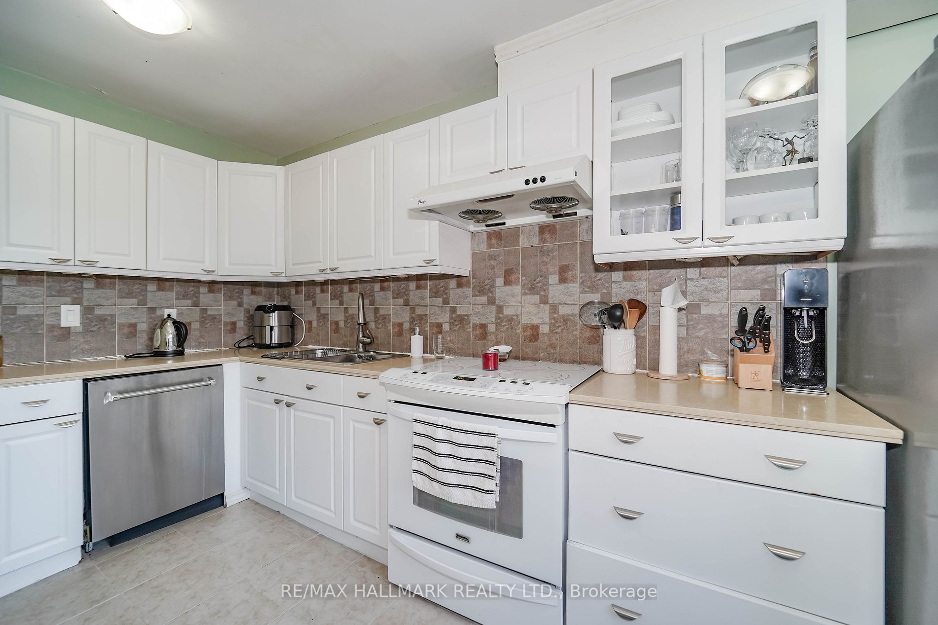 1195 Lakeshore Rd E