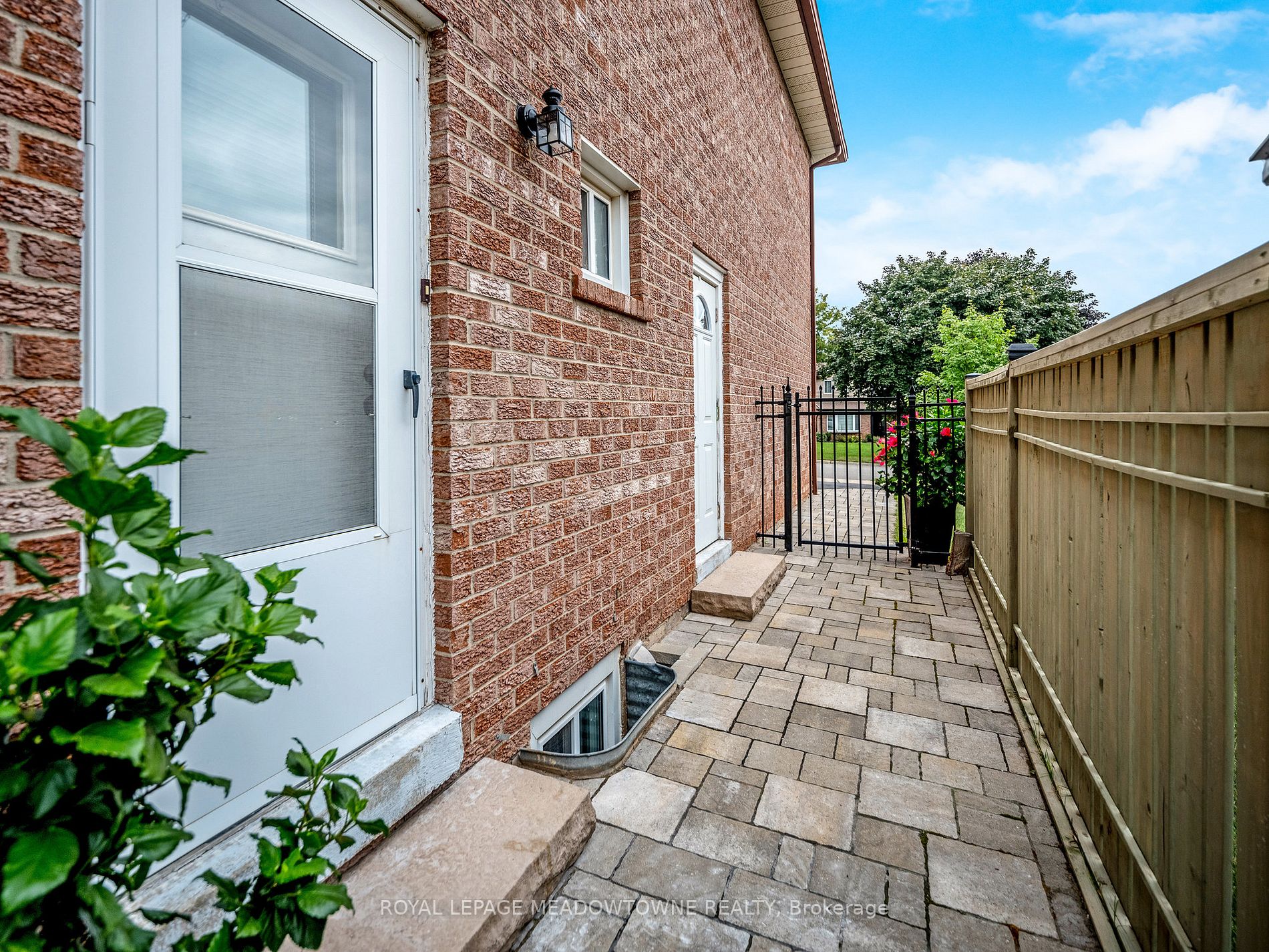 24 Hillside Dr