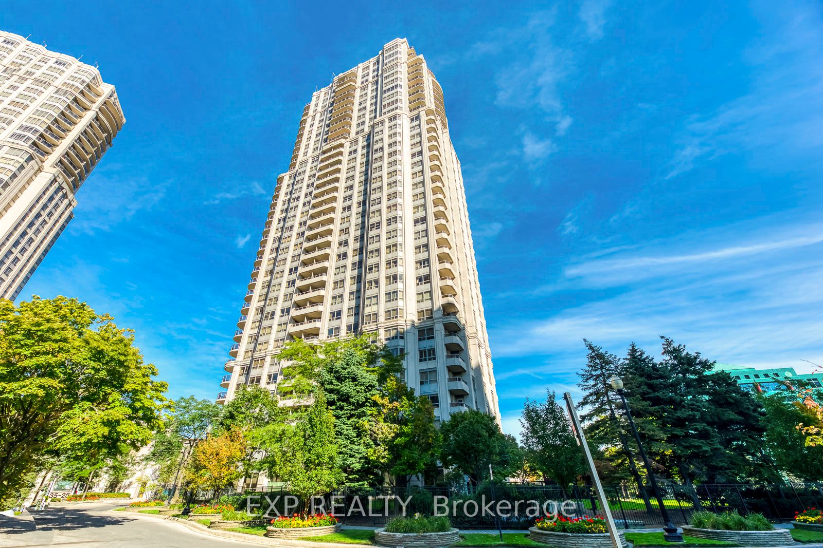 25 Kingsbridge Garden Circ, #1216