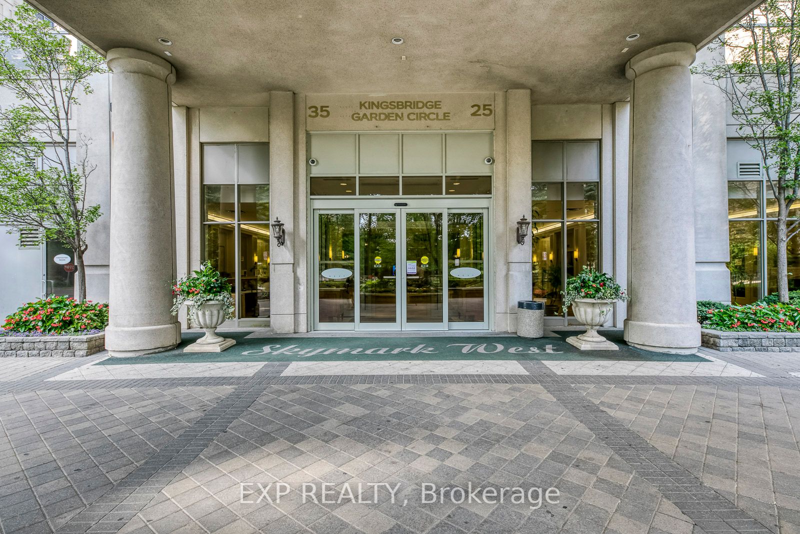 25 Kingsbridge Garden Circ, #1216