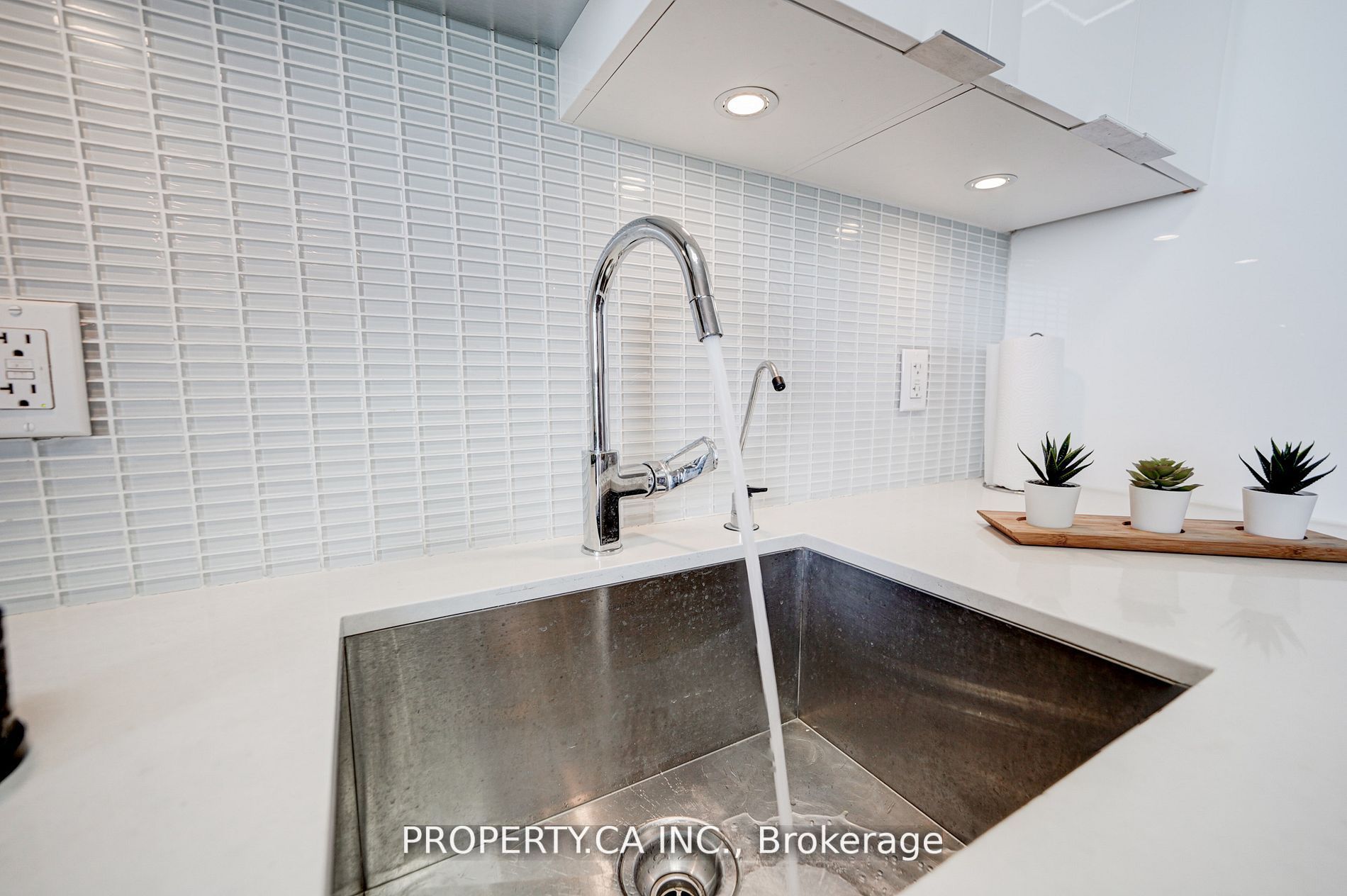 33 Shore Breeze Dr, #2501