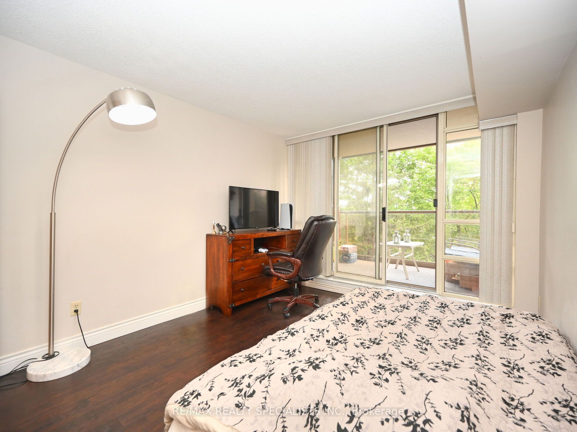 45 Kingsbridge Garden Circ, #308