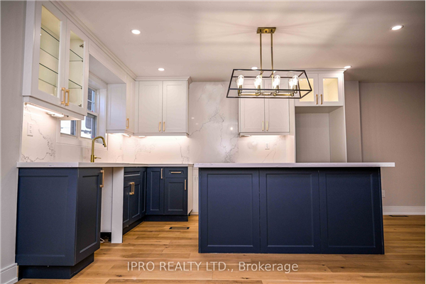 17 Justice Gardens Cres, Toronto