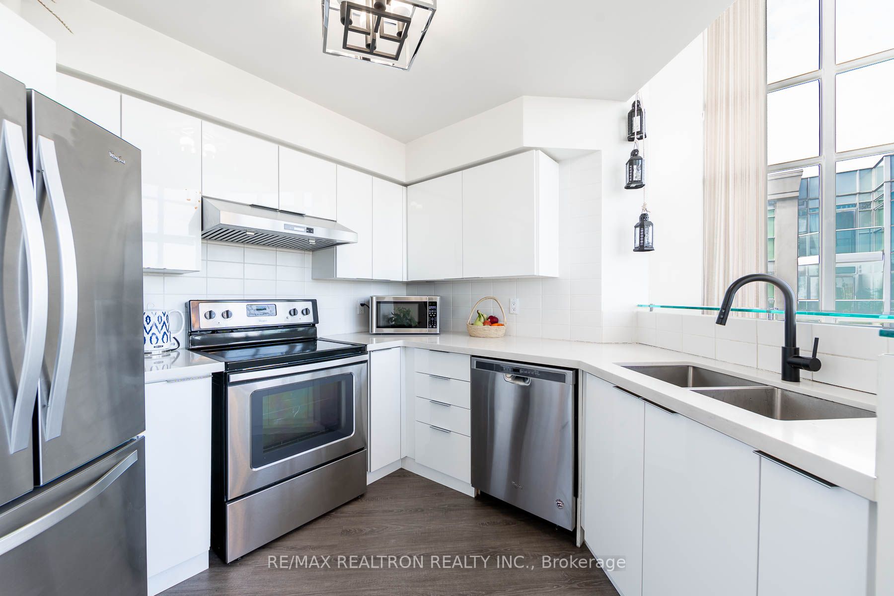 250 Manitoba Street, #616