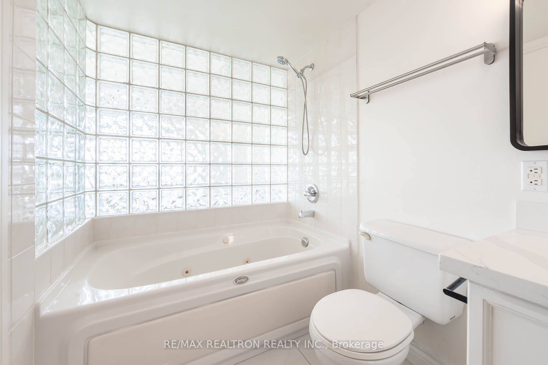 250 Manitoba Street, #616