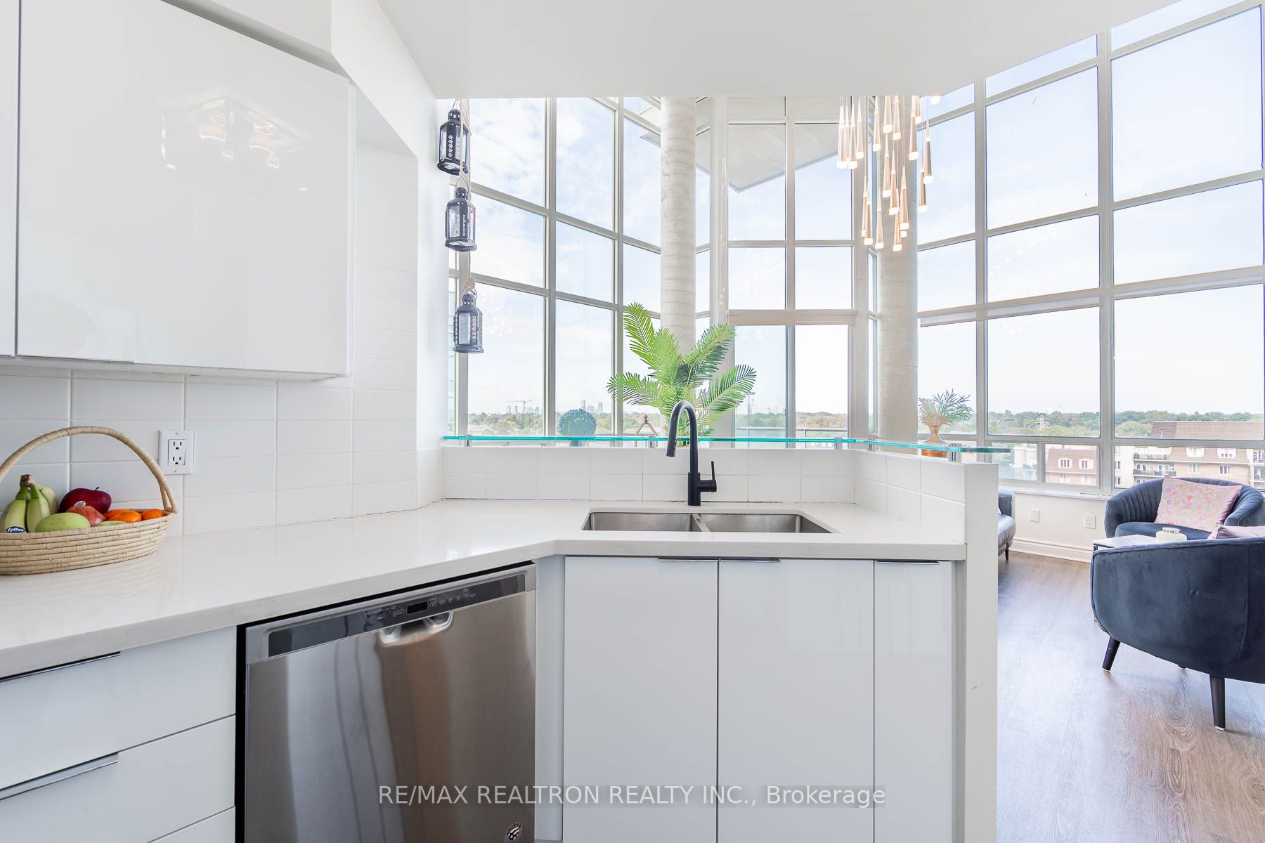 250 Manitoba Street, #616