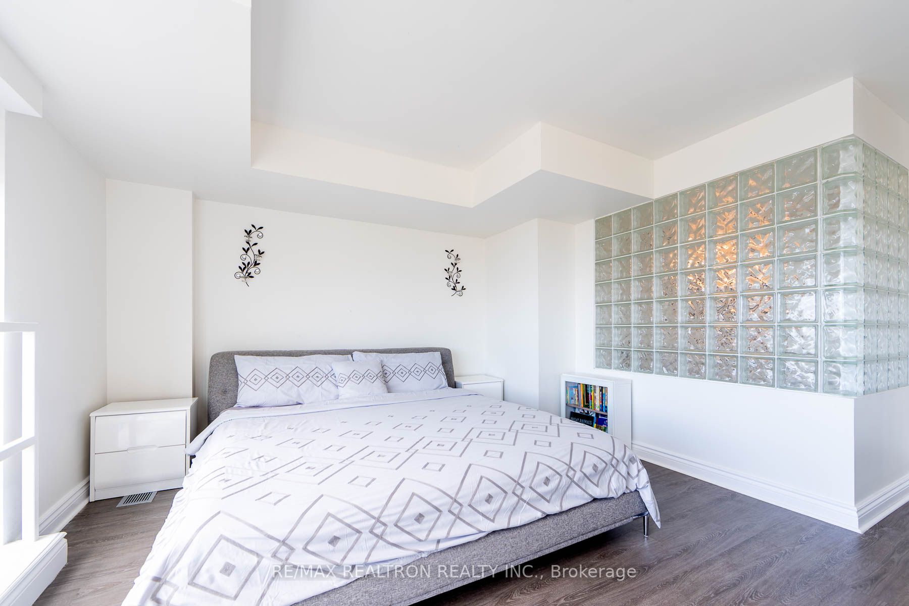 250 Manitoba Street, #616