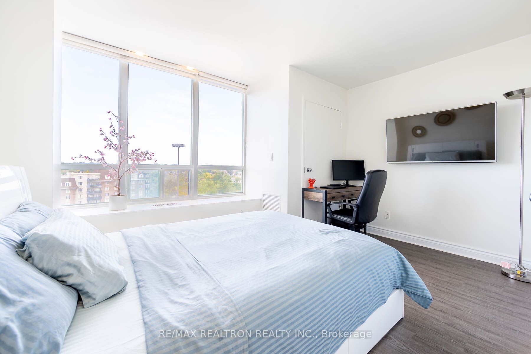 250 Manitoba Street, #616