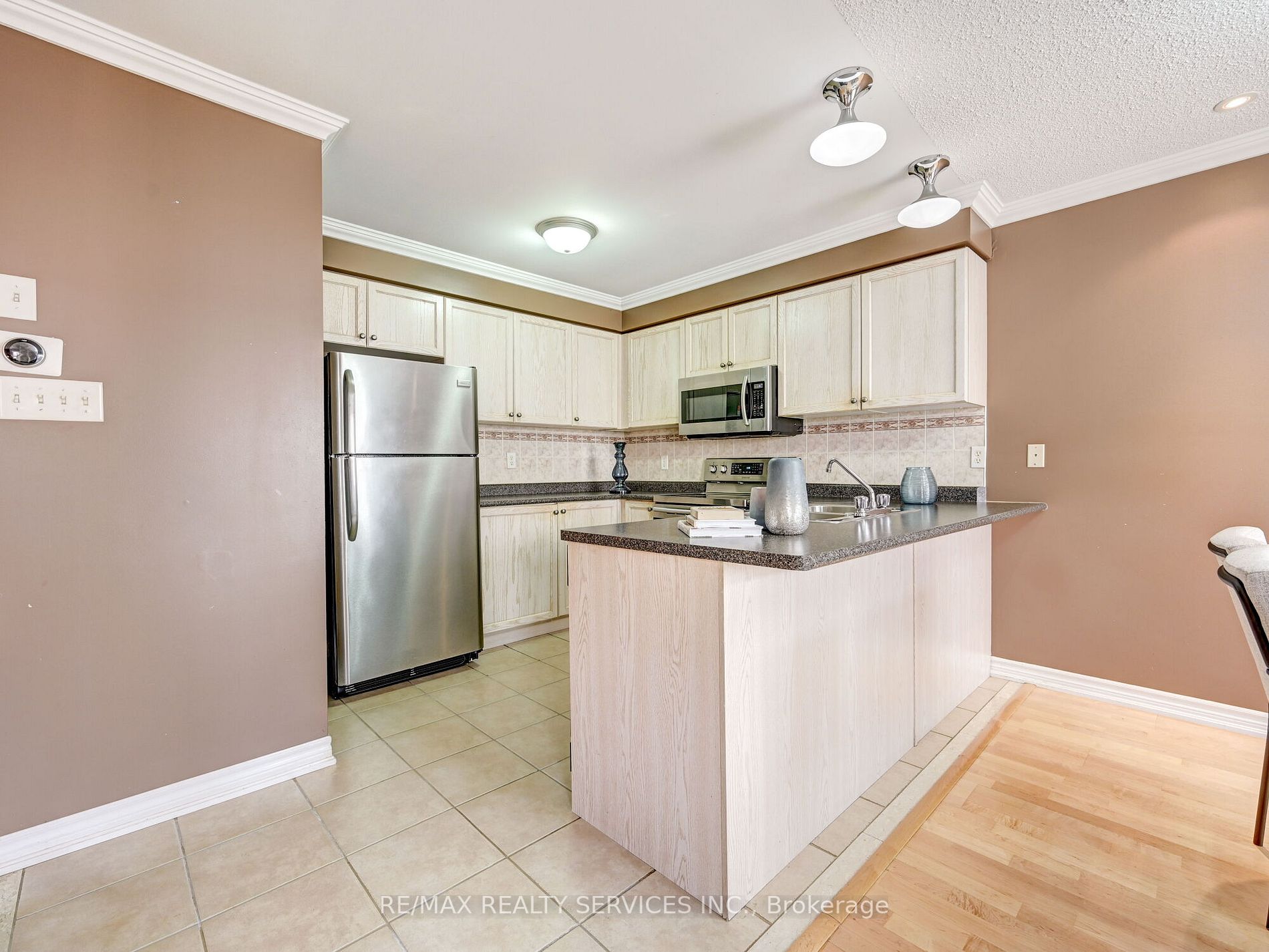 9 Earl Grey Cres
