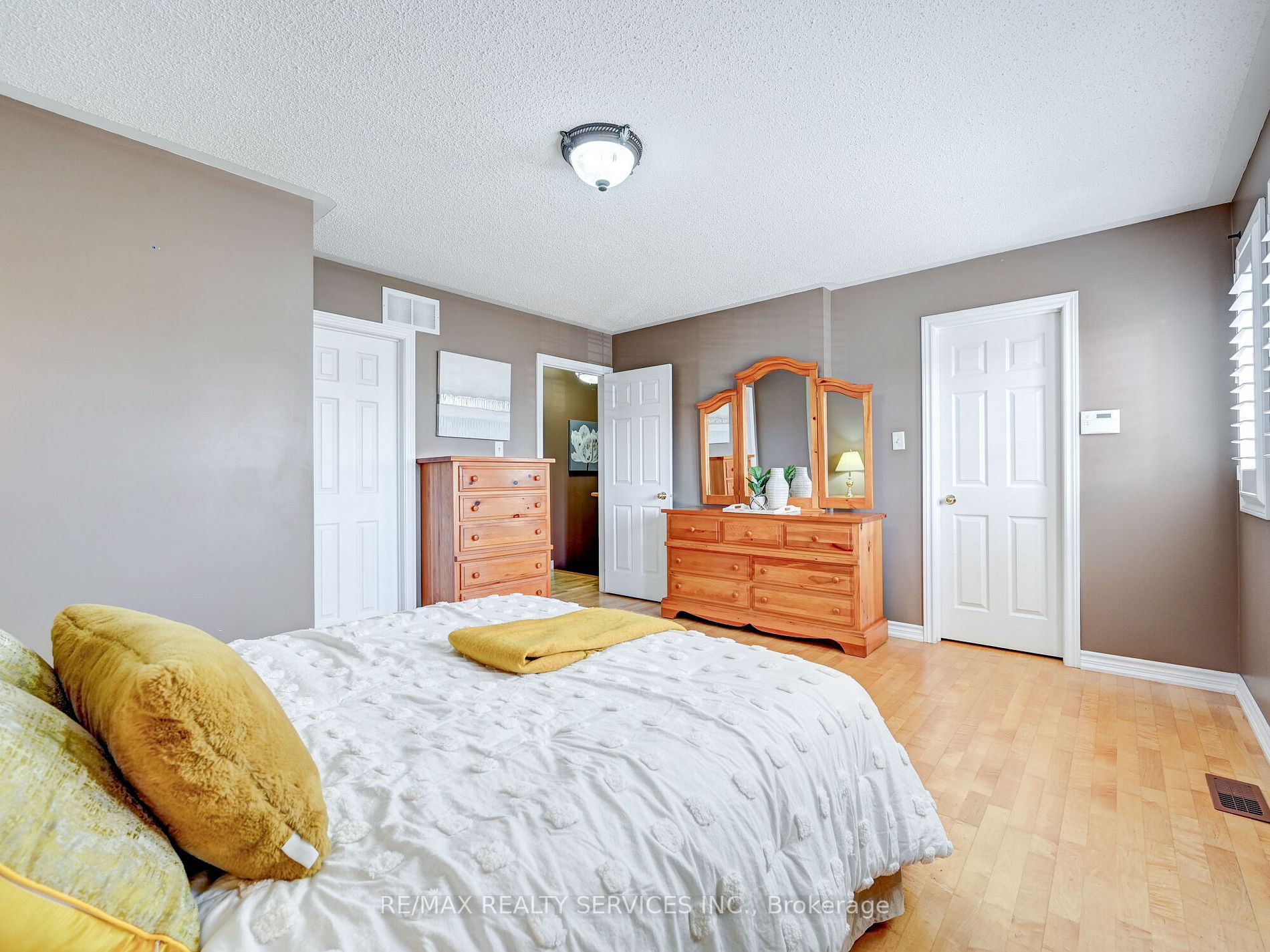 9 Earl Grey Cres