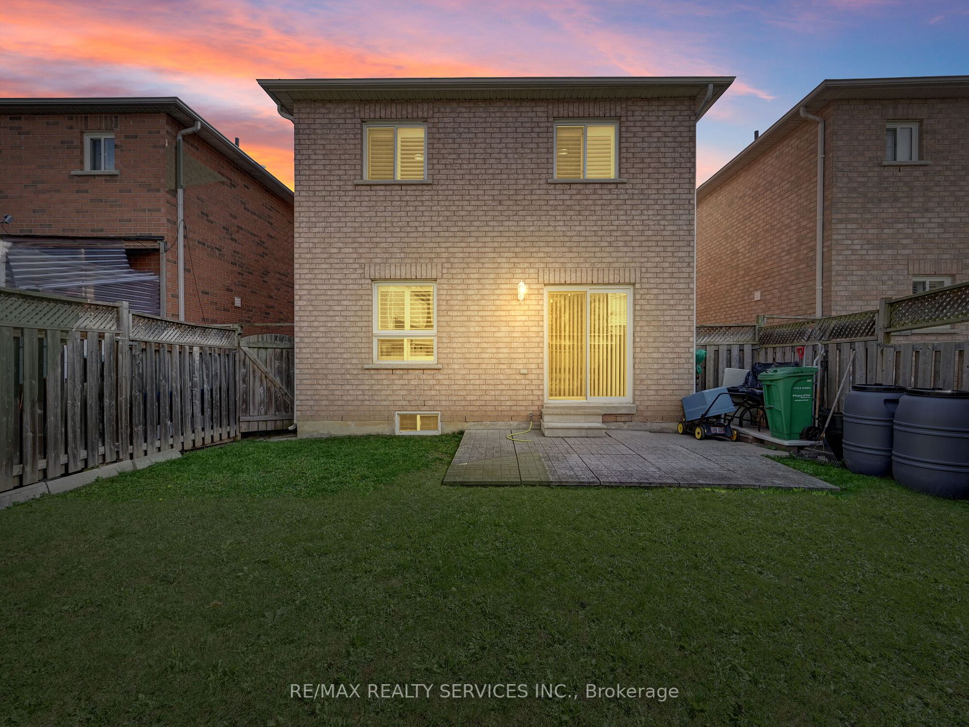 9 Earl Grey Cres