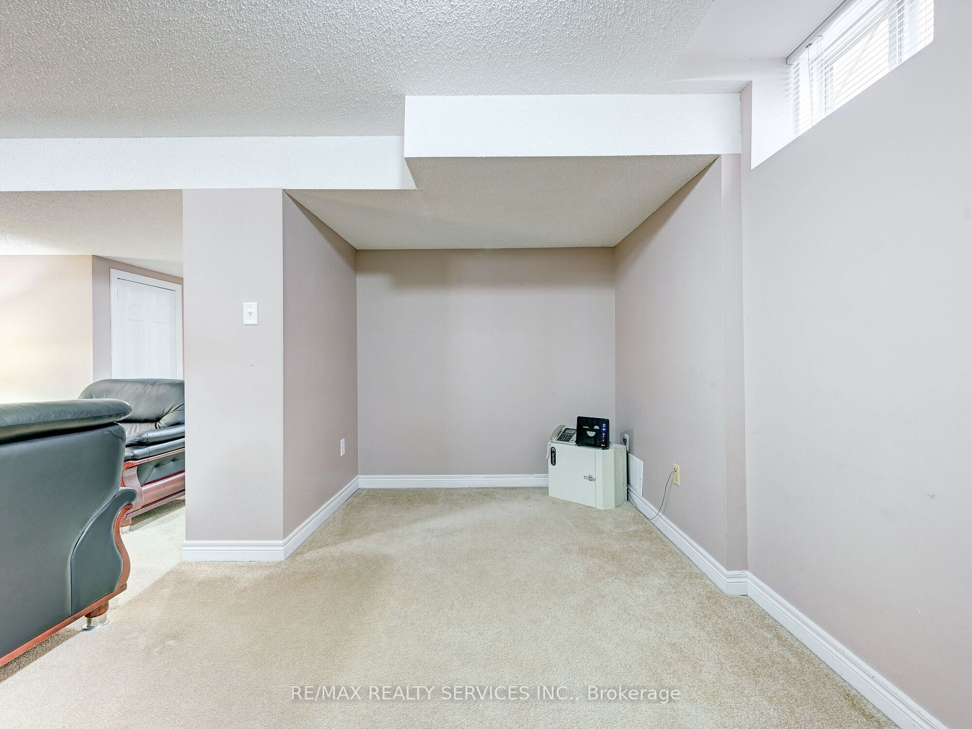 9 Earl Grey Cres