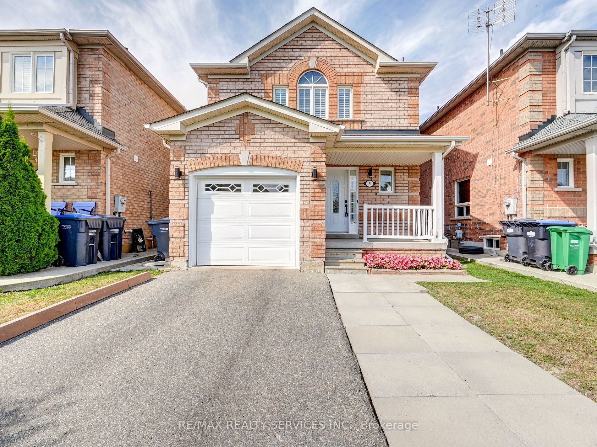 9 Earl Grey Cres
