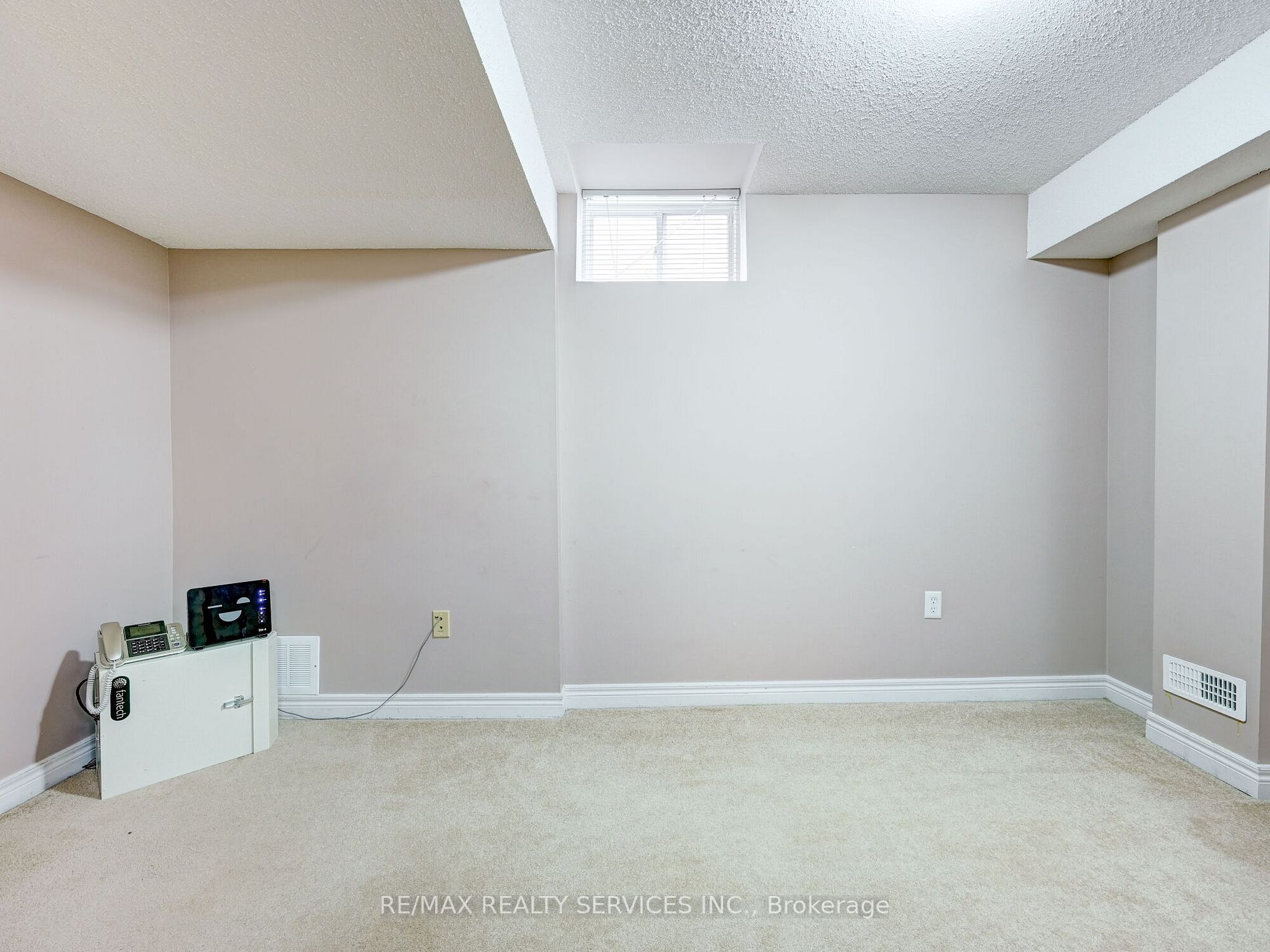 9 Earl Grey Cres