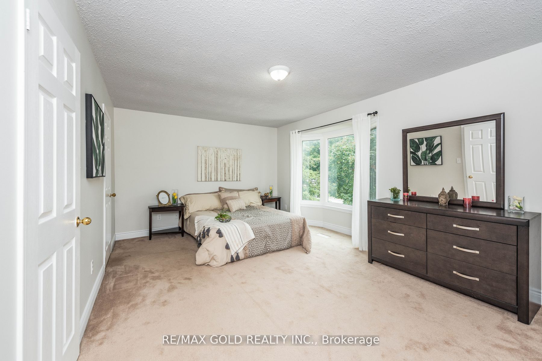 123 Meadow Dr