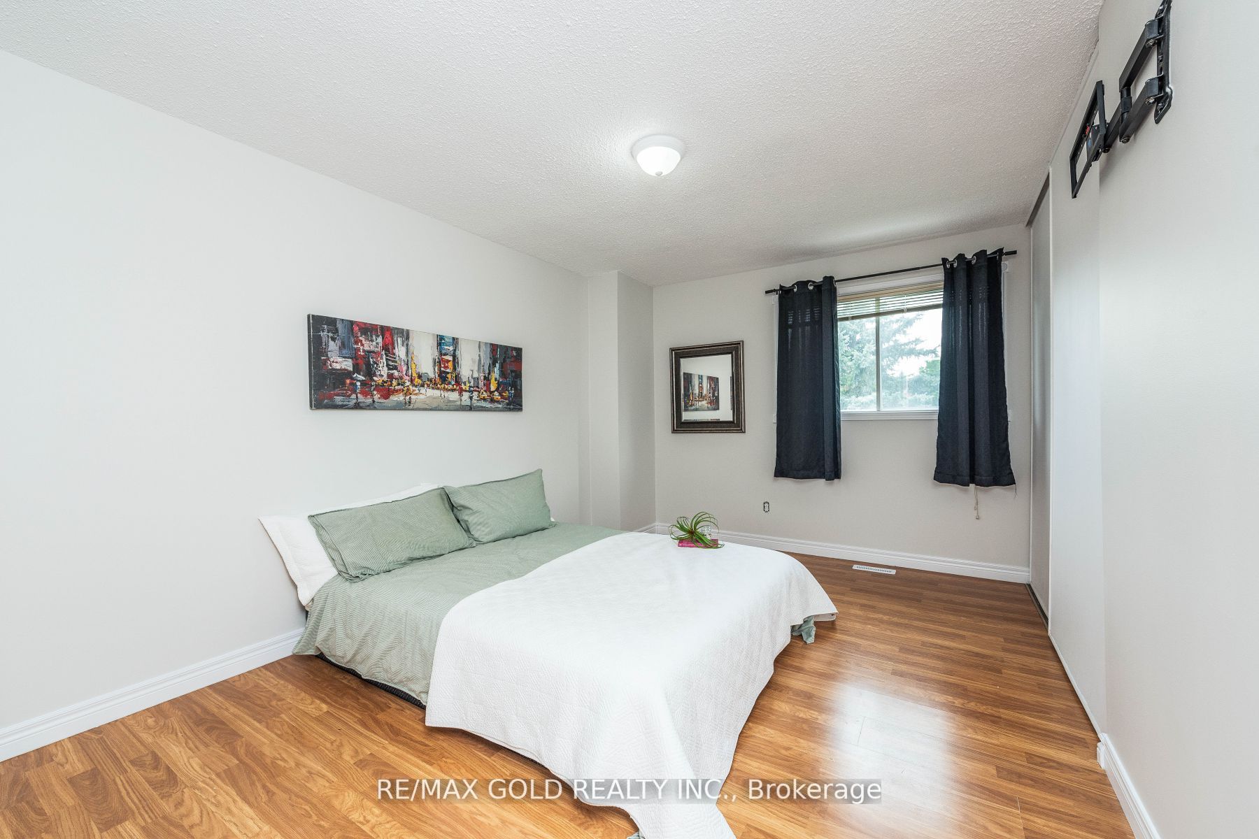 123 Meadow Dr