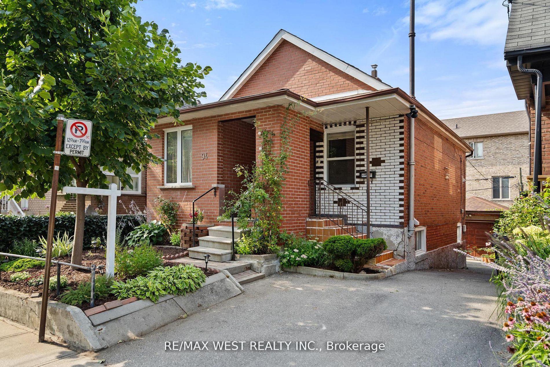 94 Rowntree Ave