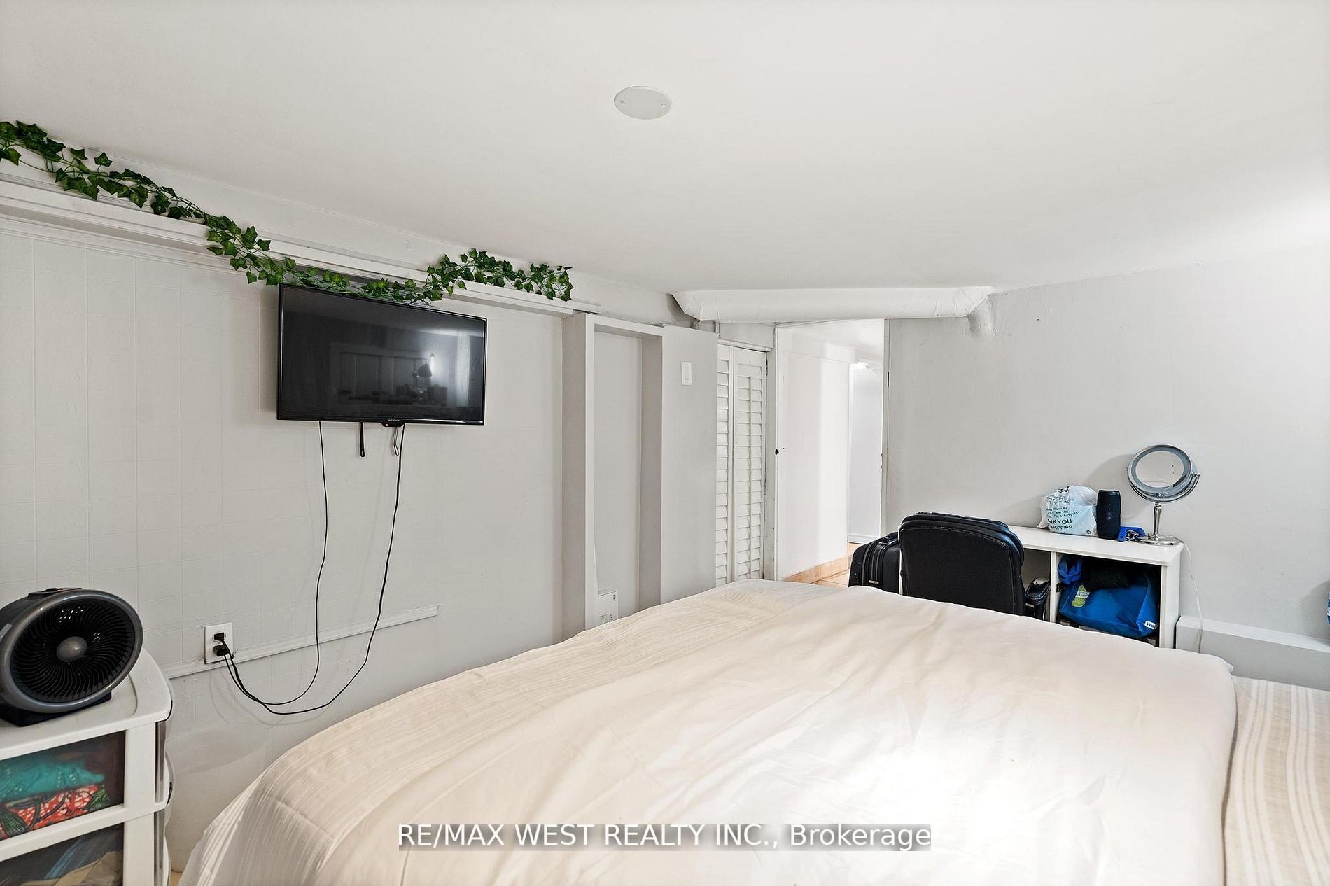 94 Rowntree Ave