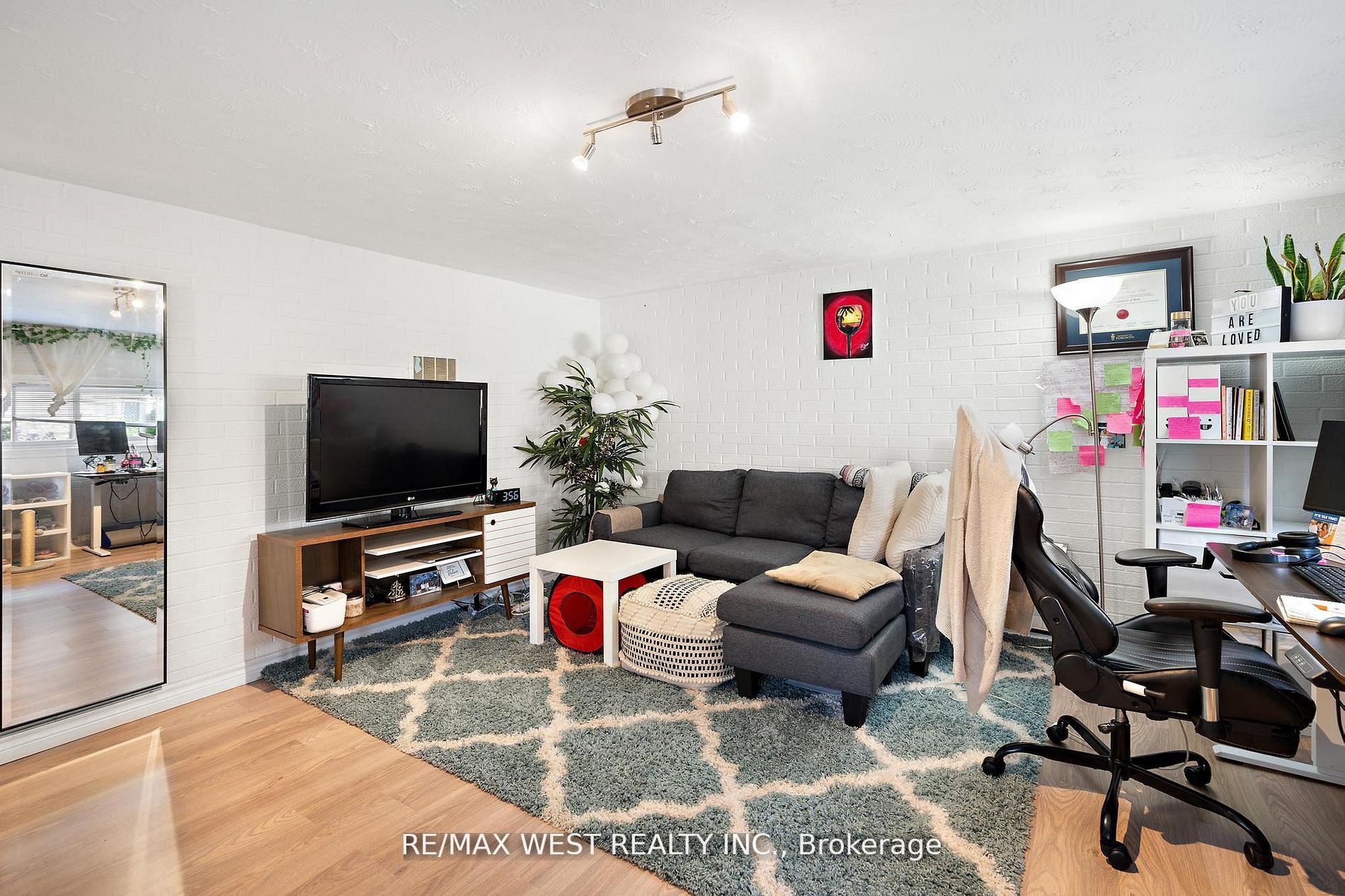 94 Rowntree Ave