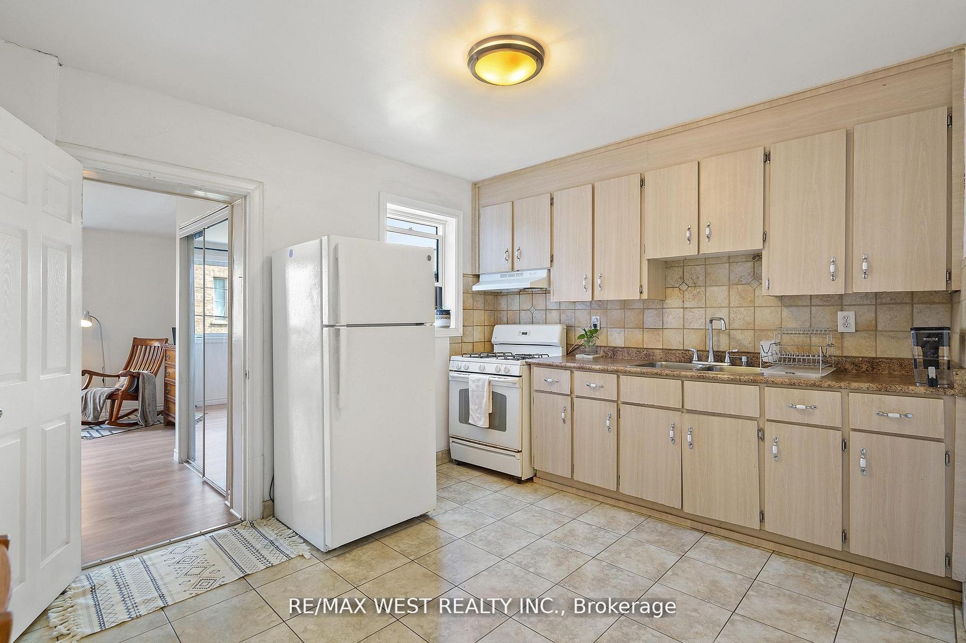 94 Rowntree Ave