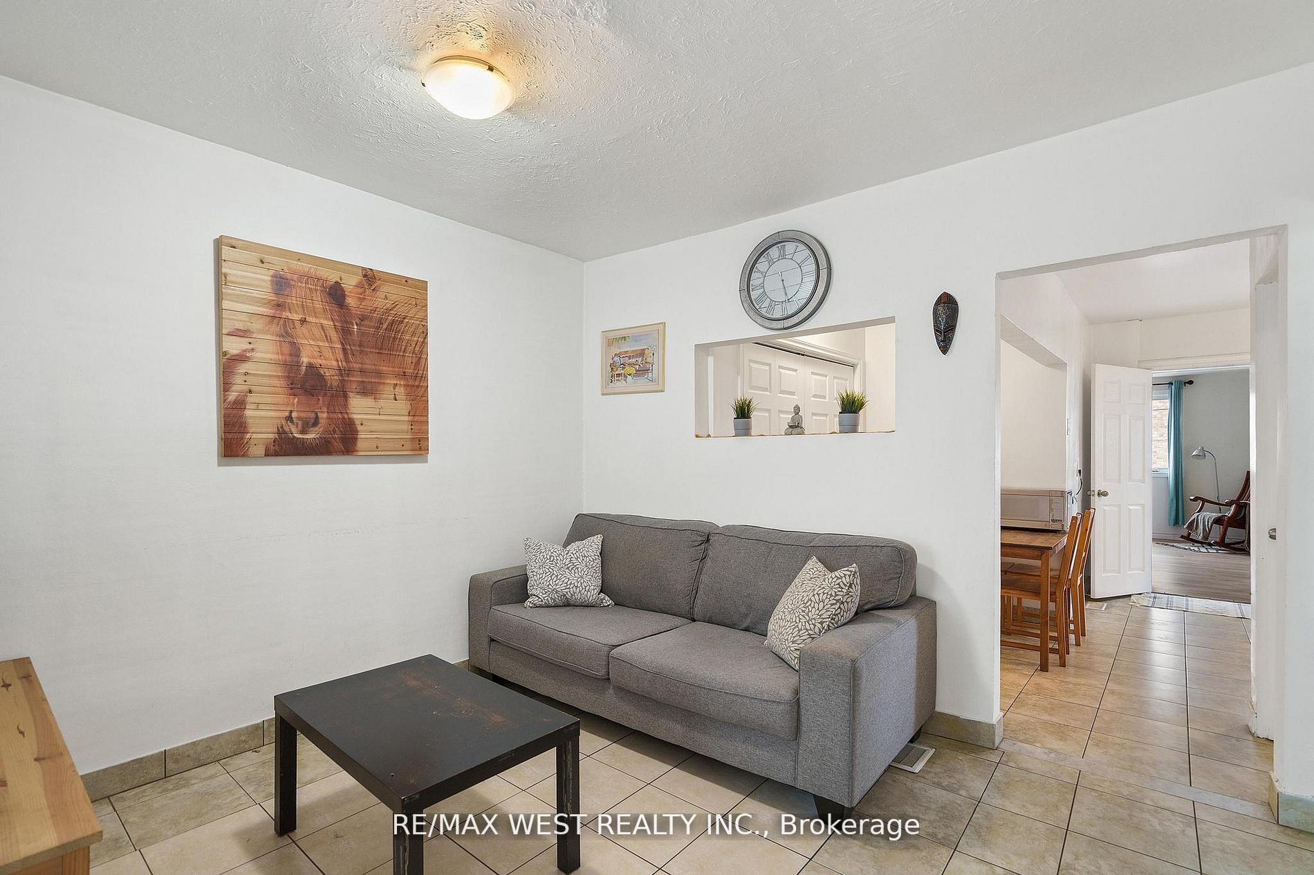 94 Rowntree Ave