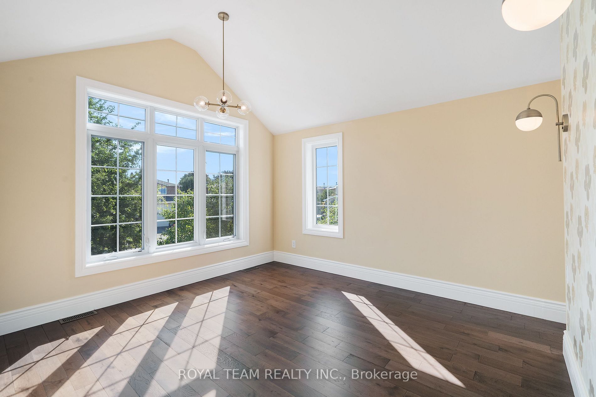 35 Glenmanor Drive