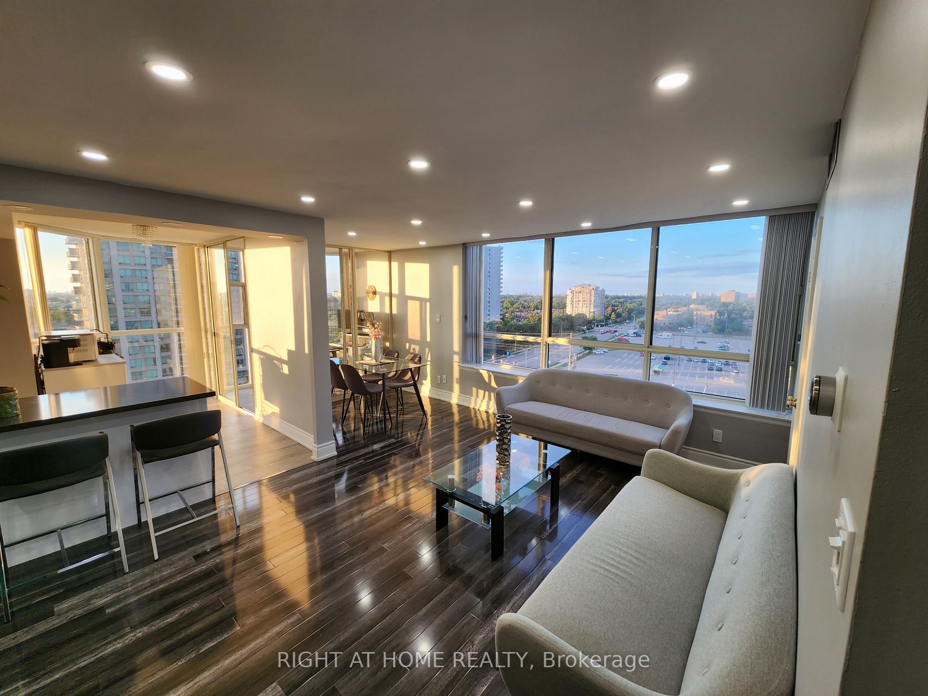 1360 Rathburn Rd E, #1104