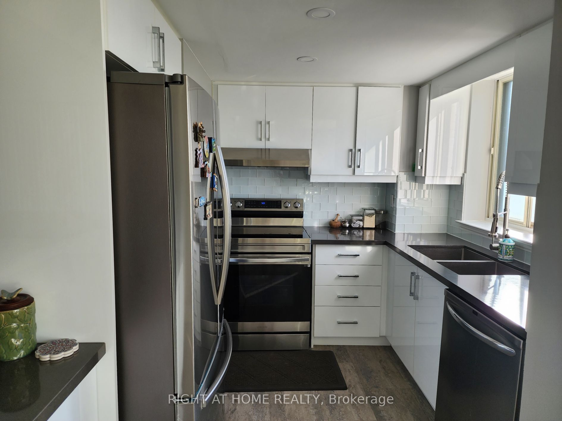 1360 Rathburn Rd E, #1104
