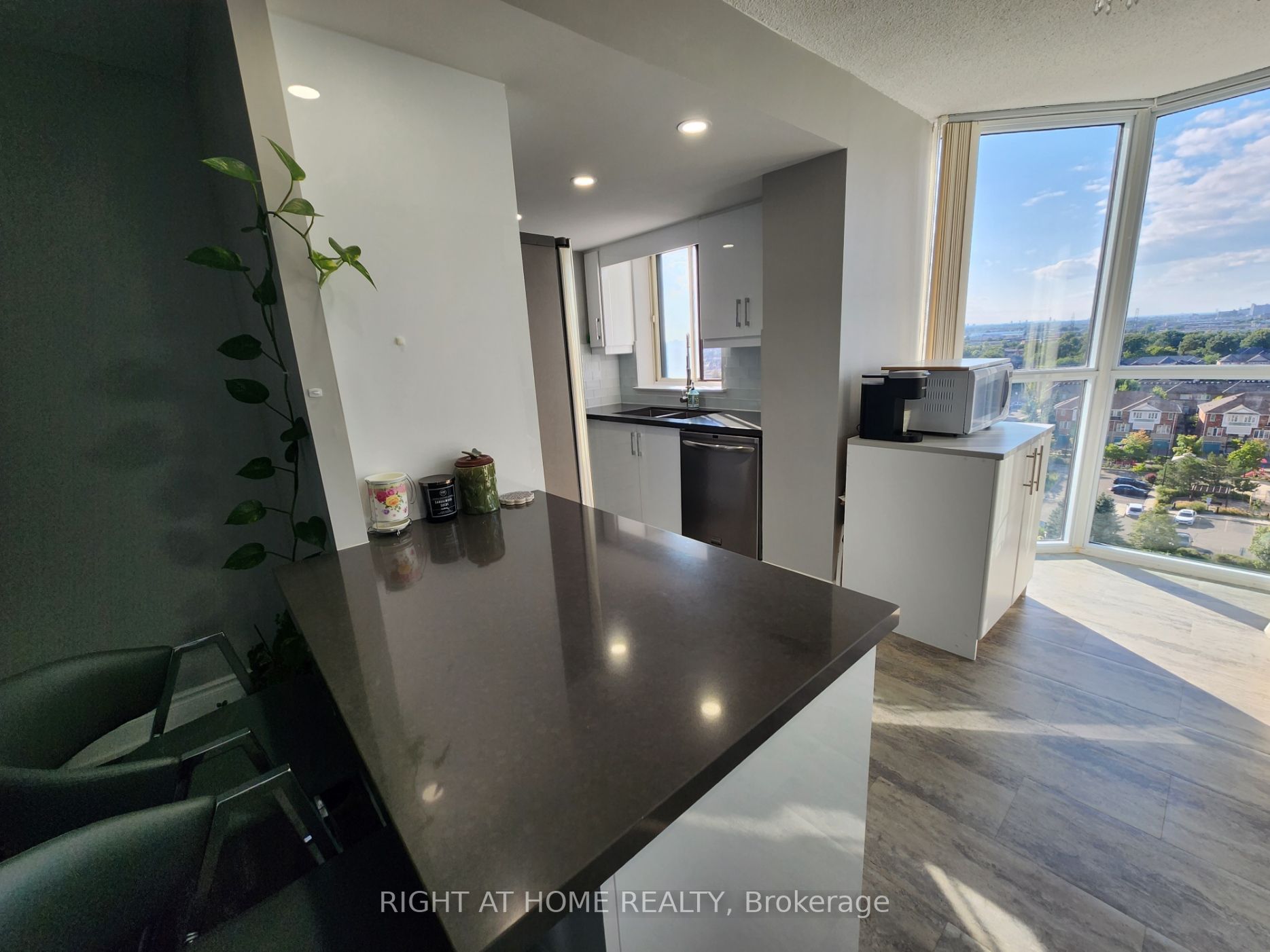 1360 Rathburn Rd E, #1104