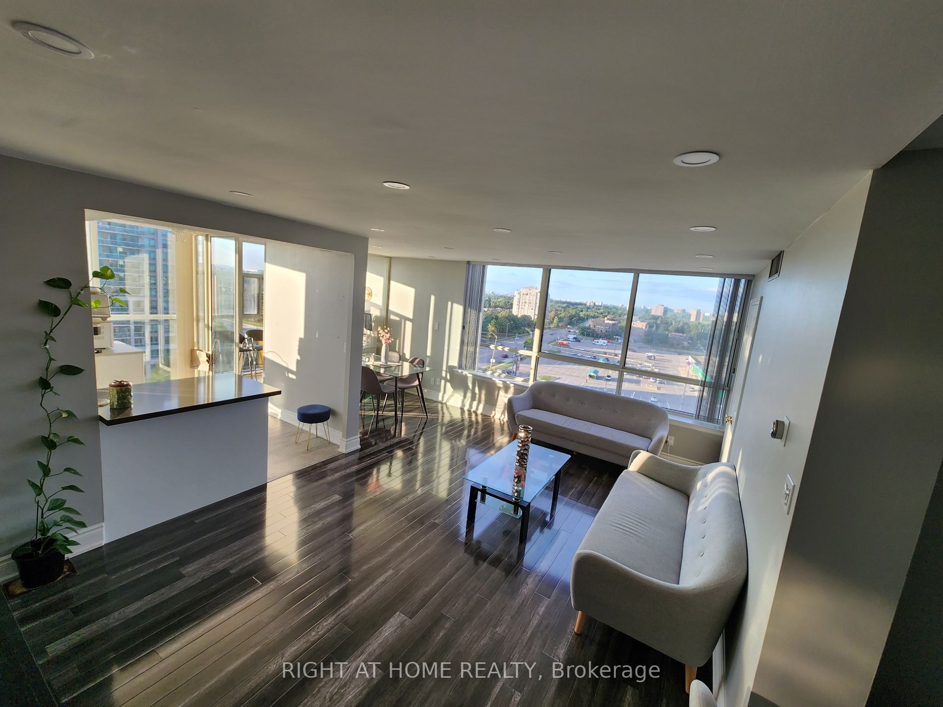 1360 Rathburn Rd E, #1104