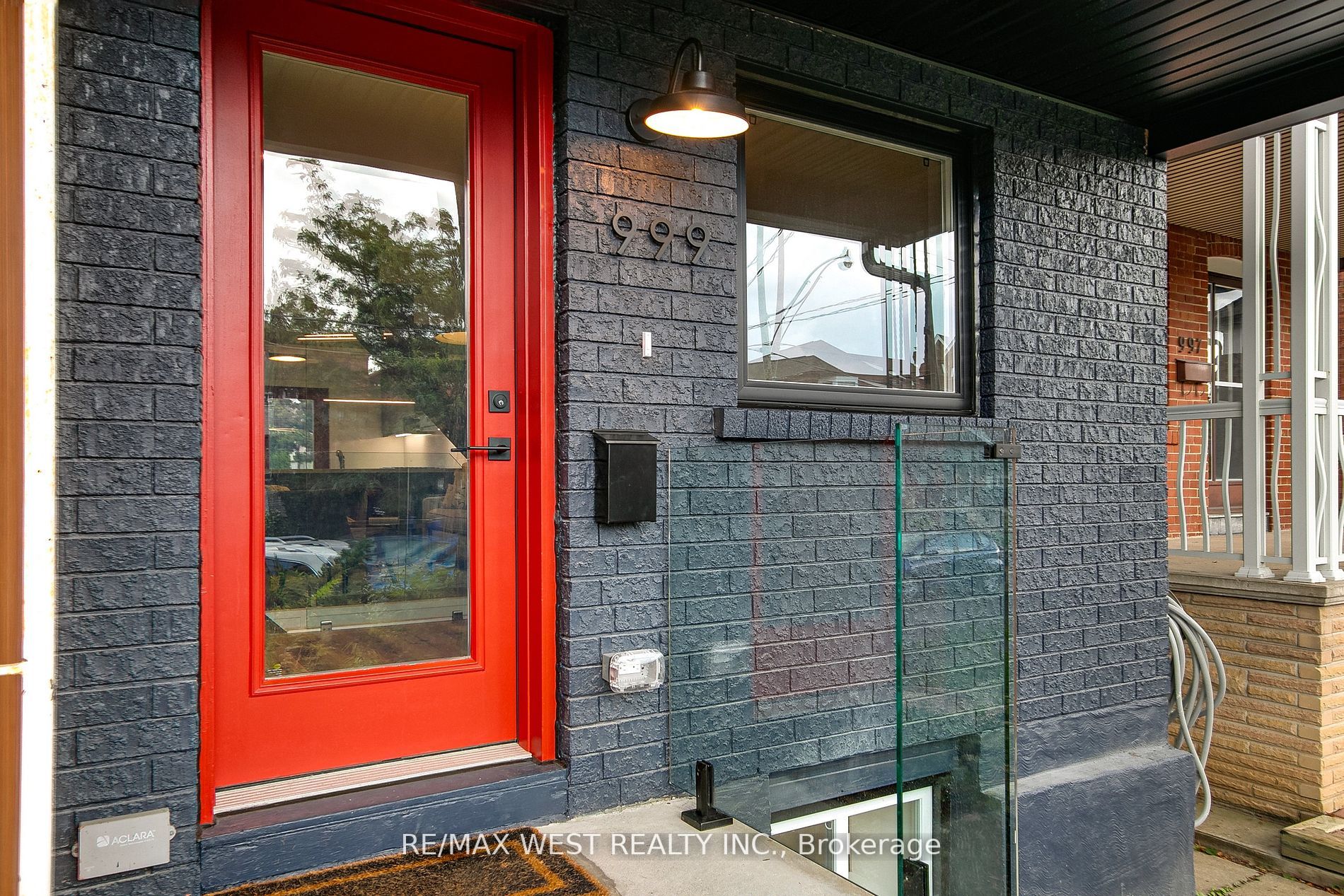 999 Saint Clarens Ave