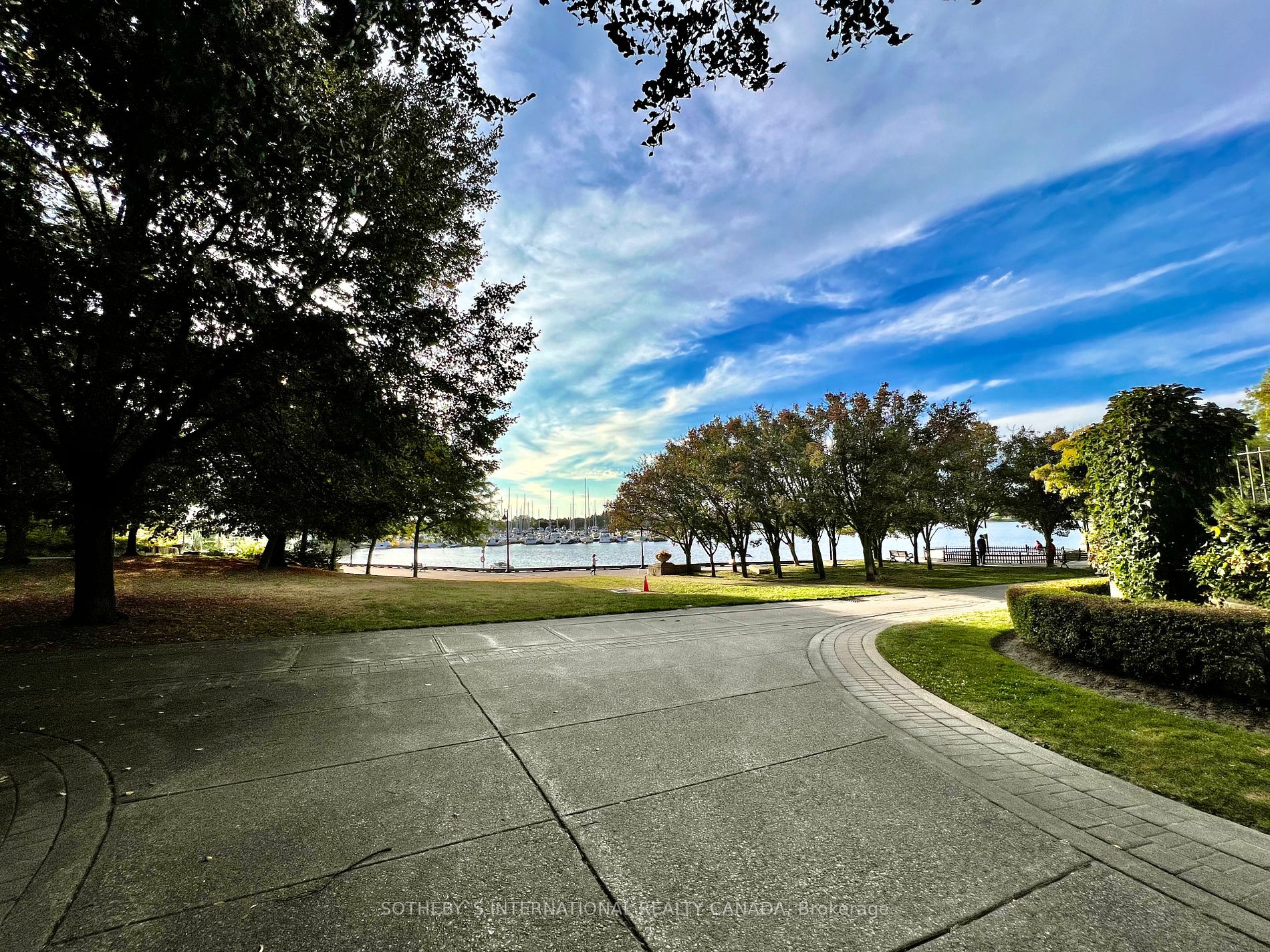 2289 Lake Shore Blvd W, #Th140